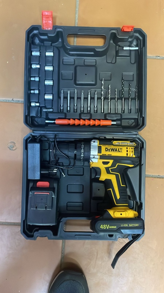 Шуруповерт DEWALT
