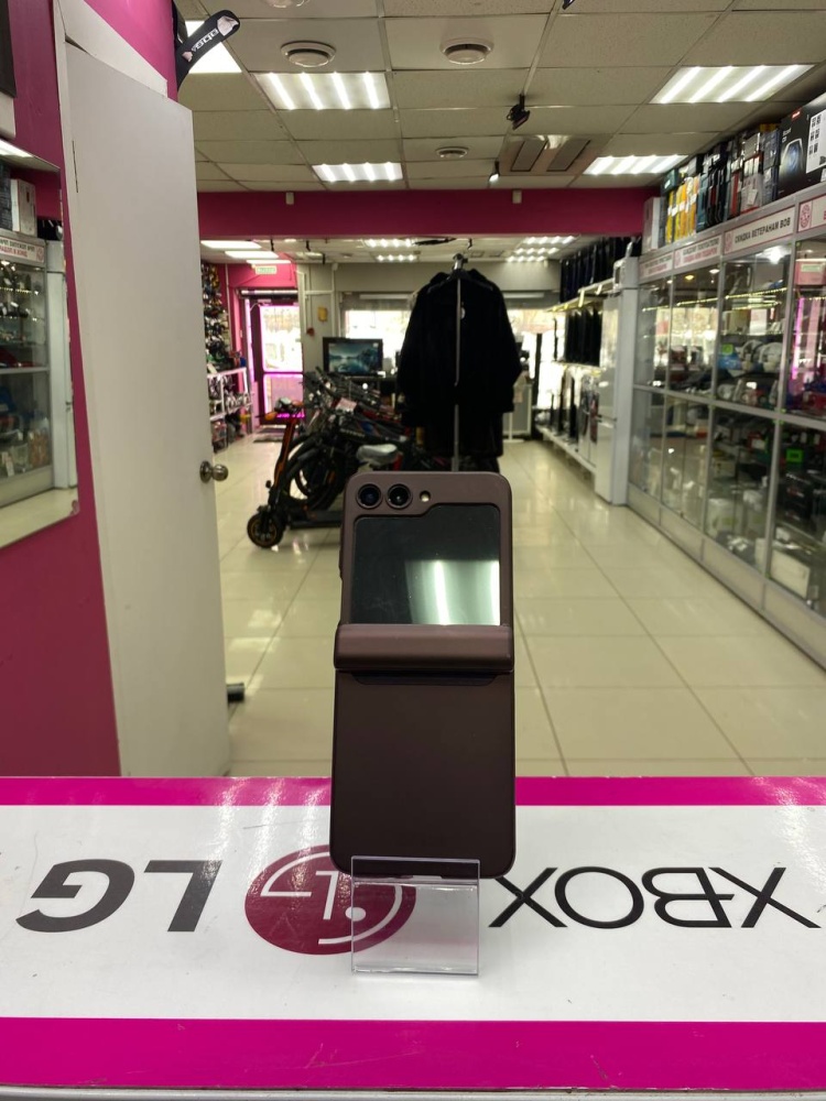 Смартфон Samsung Galaxy Z Flip 5 8/256