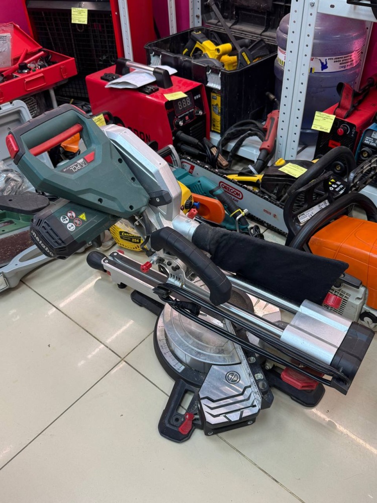 Торцовочная пила Metabo kgs216m